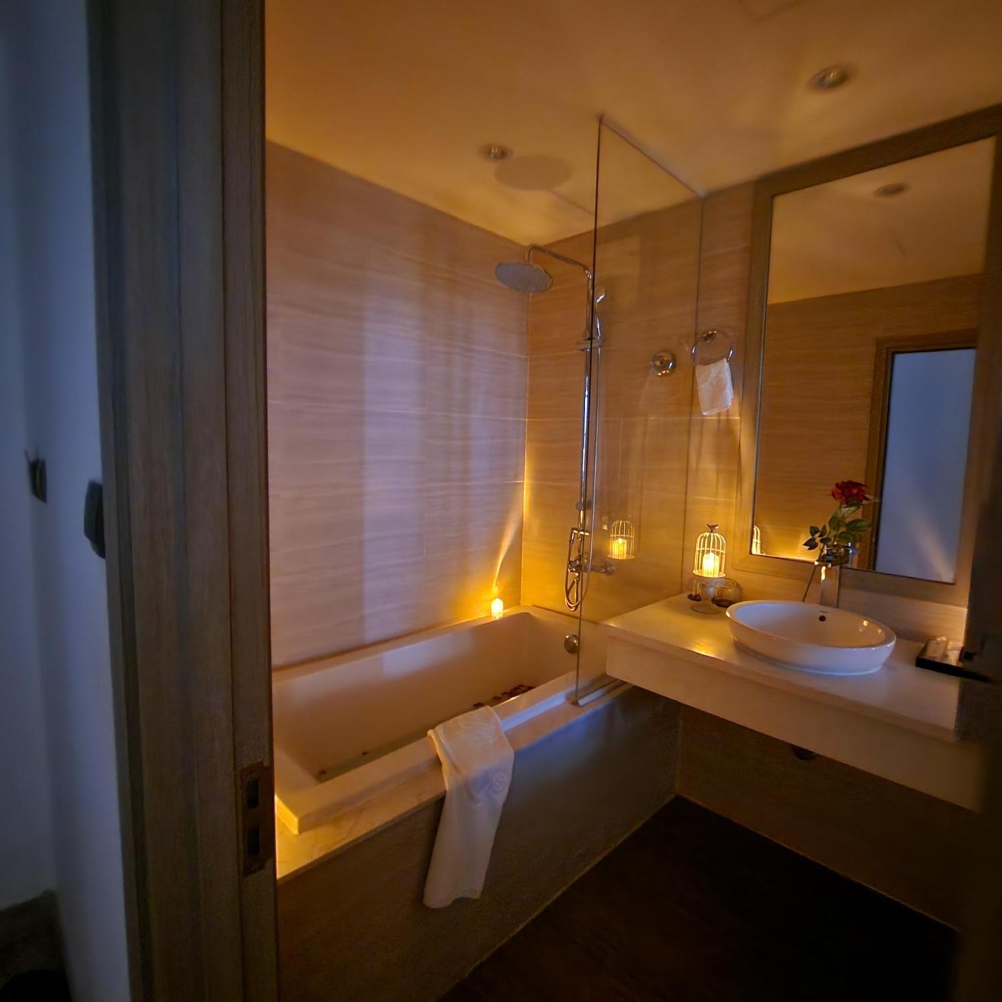 Hotel The Mcr Luxury Nha Trang Exterior foto
