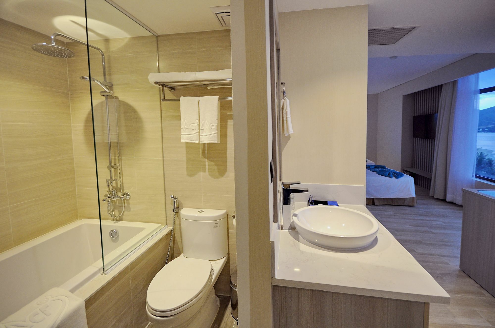 Hotel The Mcr Luxury Nha Trang Exterior foto